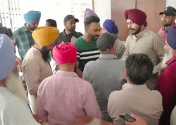 MLA ਸ਼ੈਰੀ ਕਲਸੀ ਨੇ ਅਧਿਕਾਰੀਆਂ ਨੂੰ ਲੋਕਾਂ ਦੀਆਂ ਮੁਸ਼ਕਿਲਾਂ ਹੱਲ ਕਰਨ ਦੇ ਦਿੱਤੇ ਦਿਸ਼ਾ-ਨਿਰਦੇਸ਼