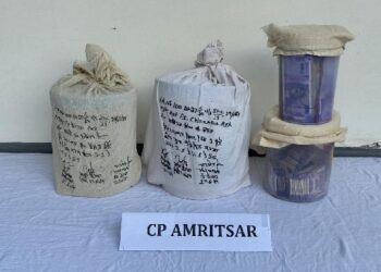 ਪਾਕਿਸਤਾਨ ਅਧਾਰਤ ਤਸਕਰਾਂ ਦੀ ਹਮਾਇਤ ਵਾਲੇ ਦੋ ਗਿਰੋਹਾਂ ਦਾ ਪਰਦਾਫਾਸ਼; ਪੰਜਾਬ ਪੁਲਿਸ ਵੱਲੋਂ ਕਰੋੜਾਂ ਦੀ ਹੈਰੋਇਨ ਸਮੇਤ ਤਿੰਨ ਕਾਬੂ