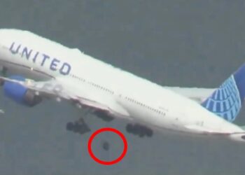 ਹਵਾਈ ਅੱਡੇ ਤੋਂ ਉਡਾਣ ਭਰਨ ਤੋਂ ਬਾਅਦ ਯੂਨਾਈਟਿਡ ਏਅਰਲਾਈਨਜ਼ ਬੋਇੰਗ ਦਾ ਪਹੀਆ ਖੁਲ੍ਹ ਕੇ ਹੇਠਾਂ ਡਿੱਗਾ