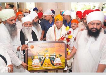 ਗਵਰਨਰ ਪੰਜਾਬ ਪੁੱਜੇ ਗੁਰਦੁਆਰਾ ਨਾਨਕਸਰ ਕਲੇਰਾਂ