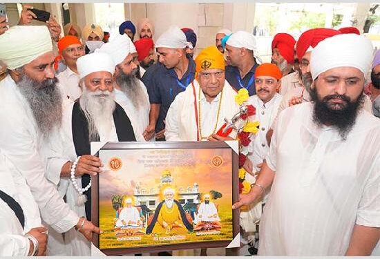 ਗਵਰਨਰ ਪੰਜਾਬ ਪੁੱਜੇ ਗੁਰਦੁਆਰਾ ਨਾਨਕਸਰ ਕਲੇਰਾਂ