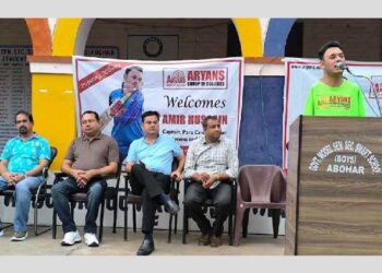 ਆਰੀਅਨਜ਼ ਬ੍ਰਾਂਡ ਅੰਬੈਸਡਰ ਪੈਰਾ ਕ੍ਰਿਕਟਰ ਆਮਿਰ ਹੁਸੈਨ ਨੇ ਅਬੋਹਰ ਦੇ ਸਕੂਲਾਂ ਦਾ ਕੀਤਾ ਦੌਰਾ