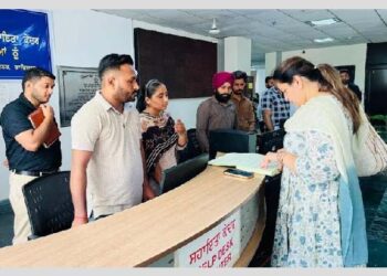 ਫਾਜ਼ਿਲਕਾ: ਡਿਪਟੀ ਕਮਿਸ਼ਨਰ ਵੱਲੋਂ ਡੀਸੀ ਦਫਤਰ ਵਿਖੇ ਸਥਾਪਿਤ ਸਹਾਇਤਾ ਕੇਂਦਰ ਦੀ ਅਚਾਨਕ ਜਾਂਚ