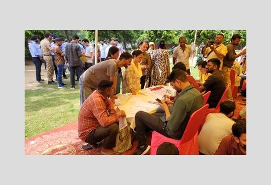 Chandigarh: PGI ਦੇ ਰੈਜ਼ੀਡੈਂਟ ਡਾਕਟਰਾਂ ਨੇ ਸੜਕ ‘ਤੇ ਖੋਲ੍ਹੀ OPD