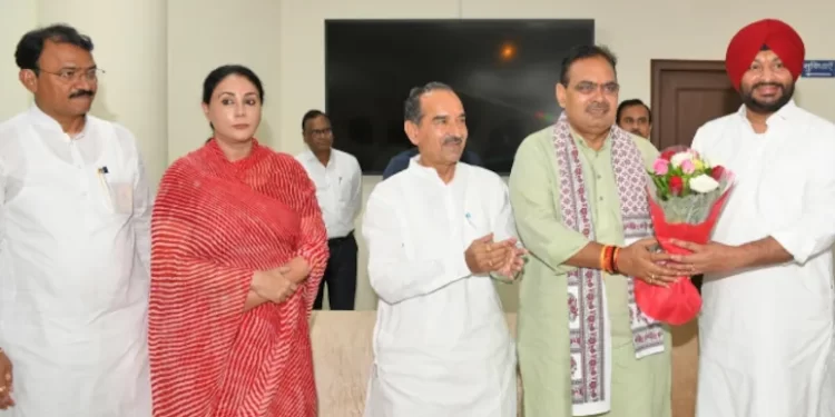 Big Breaking: ਭਾਜਪਾ ਉਮੀਦਵਾਰ ਰਵਨੀਤ ਬਿੱਟੂ ਨੇ ਰਾਜਸਥਾਨ ਤੋਂ ਭਰਿਆ ਨਾਮਜ਼ਦਗੀ ਪੱਤਰ