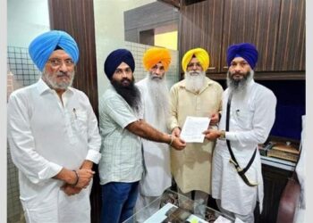 ਪਰਮਜੀਤ ਪੰਜਵੜ ਦੀ ਤਸਵੀਰ ਲਾਉਣ ਦਾ ਵਿਰੋਧ, ਸਿੱਖ ਆਗੂ ਤੇਜਿਦਰਪਾਲ ਸਿਘ ਟਿਮਾ ਅਤੇ SSF ਦੇ ਪੁਰਾਣੇ ਨੇਤਾਵਾ ਨੇ ਜੱਥੇਦਾਰ ਸ੍ਰੀ ਅਕਾਲ ਤਖ਼ਤ ਨੂੰ ਦਿੱਤਾ ਮੰਗ ਪੱਤਰ