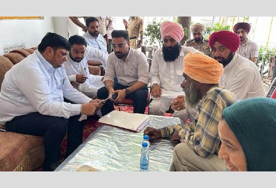 ਮਾਲੇਰਕੋਟਲਾ: ‘ਆਪ ਦੀ ਸਰਕਾਰ ਆਪ ਦੇ ਦੁਆਰ’ ਤਹਿਤ ਪਿੰਡ ਭੌਗੀਵਾਲ ਪੁੱਜੇ ਪ੍ਰਸਾਸਨਿਕ ਅਧਿਕਾਰੀ