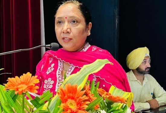 ਬੱਚਾ ਗੋਦ ਲੈਣ ਦੀ ਪ੍ਰਕਿਰਿਆ ਨੂੰ ਸਰਲ ਬਣਾਉਣ ਲਈ ਹਰ ਜ਼ਿਲ੍ਹੇ ਵਿੱਚ ਸਥਾਪਿਤ ਹੋਵੇਗੀ ਅਡੋਪਸ਼ਨ ਏਜੰਸੀ: ਡਾ. ਬਲਜੀਤ ਕੌਰ