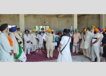 ਕਿਸਾਨਾਂ ਦੇ ਵਿਰੋਧ ਕਾਰਨ ਛੱਪੜ ਦੀ ਨਿਸ਼ਾਨਦੇਹੀ ਕਰਨ ਆਏ ਅਧਿਕਾਰੀ ਬੈਰੰਗ ਵਾਪਸ ਮੁੜੇ