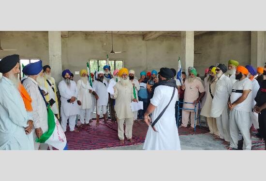 ਕਿਸਾਨਾਂ ਦੇ ਵਿਰੋਧ ਕਾਰਨ ਛੱਪੜ ਦੀ ਨਿਸ਼ਾਨਦੇਹੀ ਕਰਨ ਆਏ ਅਧਿਕਾਰੀ ਬੈਰੰਗ ਵਾਪਸ ਮੁੜੇ