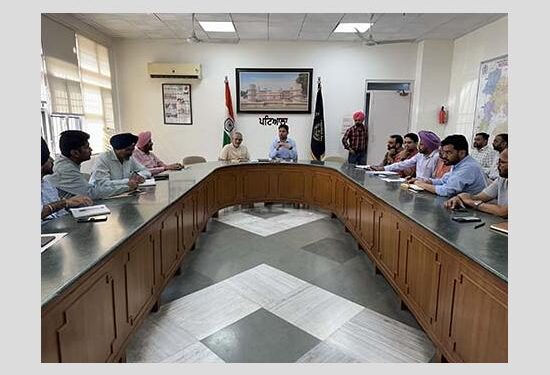ਸੁਰੱਖਿਅਤ ਸੜਕੀ ਆਵਾਜਾਈ ਲਈ ਖੇਤਰੀ ਟਰਾਂਸਪੋਰਟ ਅਫ਼ਸਰ ਦੀ ਪ੍ਰਧਾਨਗੀ ਹੇਠ ਬੈਠਕ