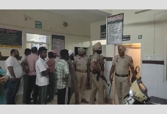 ਜਿਮਨੀ ਚੋਣਾਂ ਦੌਰਾਨ ਚੱਲੀ ਗੋਲੀ! ਡੇਰਾ ਬਾਬਾ ਨਾਨਕ ਦੇ ਮੈਡੀਕਲ ਸਟੋਰ ਮਾਲਕ ਦੇ ਪੱਟ ‘ਚ ਮਾਰੀ ਗੋਲੀ ਮੁਲਜਮ ਫਰਾਰ