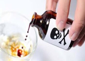 ਖੌਫ਼ਨਾਕ ਵਾਰਦਾਤ! ਲੜਕੀ ਨੇ ਆਪਣੇ ਹੀ ਪਰਿਵਾਰ ਦੇ 13 ਜੀਆਂ ਨੂੰ ਖਾਣੇ ਚ ਜ਼ਹਿਰ ਮਿਲਾ ਕੇ ਮਾਰਿਆ