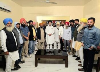 ਡੇਰਾ ਬਾਬਾ ਨਾਨਕ ਦੇ ਪਿੰਡ ਗਵਾਰਾ ‘ਚ AAP ਨੂੰ ਝਟਕਾ, ਦਰਜ਼ਨ ਦੇ ਕਰੀਬ ਪਰਿਵਾਰ ਕਾਂਗਰਸ ‘ਚ ਸ਼ਾਮਲ