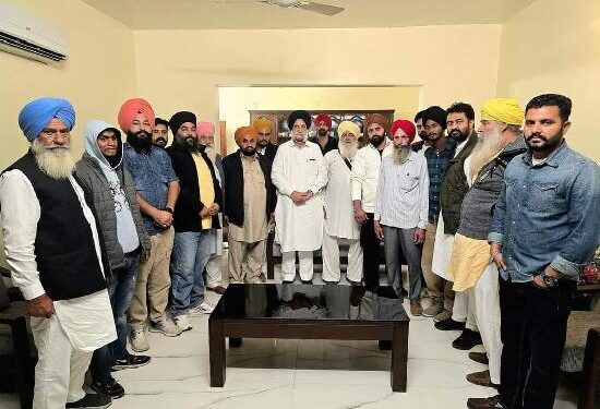 ਡੇਰਾ ਬਾਬਾ ਨਾਨਕ ਦੇ ਪਿੰਡ ਗਵਾਰਾ ‘ਚ AAP ਨੂੰ ਝਟਕਾ, ਦਰਜ਼ਨ ਦੇ ਕਰੀਬ ਪਰਿਵਾਰ ਕਾਂਗਰਸ ‘ਚ ਸ਼ਾਮਲ