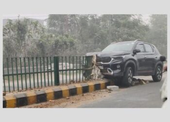 ਪਟਿਆਲਾ: ਡਿਵਾਈਡਰ ਨਾਲ ਟਕਰਾਈ ਕਾਰ, ਜਾਨੀ ਨੁਕਸਾਨ ਤੋਂ ਬਚਾਅ