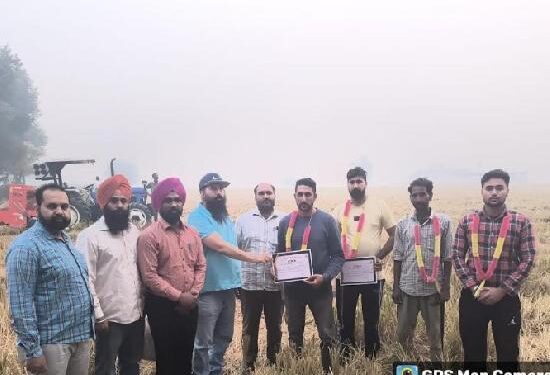 ਏ. ਡੀ. ਸੀ. ਵੱਲੋਂ ਪਰਾਲੀ ਨਾ ਸਾੜਨ ਵਾਲੇ ਕਿਸਾਨਾਂ ਨੂੰ ਕੀਤਾ ਸਨਮਾਨਿਤ