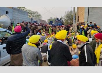 ਲੇਲੇਵਾਲਾ ਗੈਸ ਪਾਈਪਲਾਈਨ ਦਾ ਮਾਮਲਾ! ਕਿਸਾਨਾਂ ਤੇ ਪੁਲਿਸ ਵਿਚਾਲੇ ਹੋਈ ਤਿੱਖੀ ਬਹਿਸ… ਭੜਕੇ ਕਿਸਾਨਾਂ ਨੇ ਕੀਤੀ ਜਿੰਦਾਬਾਦ-ਮੁਰਦਾਬਾਦ