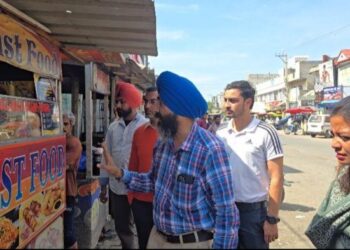 ਫੂਡ ਸੇਫਟੀ ਵਿਭਾਗ ਨੇ ਫਾਸਟ ਫੂਡ ਦੀਆਂ ਦੁਕਾਨਾਂ ਦੀ ਕੀਤੀ ਚੈਕਿੰਗ