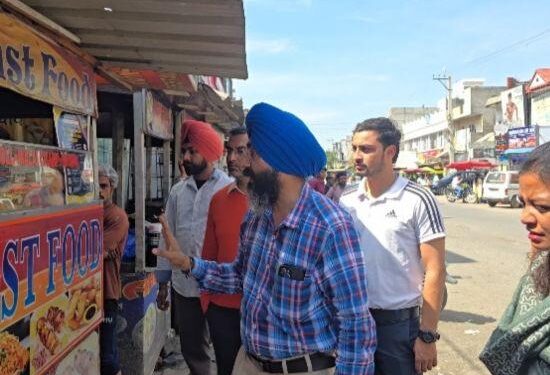 ਫੂਡ ਸੇਫਟੀ ਵਿਭਾਗ ਨੇ ਫਾਸਟ ਫੂਡ ਦੀਆਂ ਦੁਕਾਨਾਂ ਦੀ ਕੀਤੀ ਚੈਕਿੰਗ
