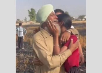 ਹਾਰ ਗਿਆ ‘ਮਾੜੀ ਮੁਸਤਫ਼ਾ ਦਾ ਰਾਜਾ’; ਚਿੱਟੇ ਦਿਨੇ ਕਣਕ ਦੀ ਫ਼ਸਲ ਸੜ੍ਹ ਕੇ ਸਵਾਹ, ਨਹੀਂ ਦੇਖਿਆ ਜਾ ਰਿਹਾ ਵਿਰਲਾਪ