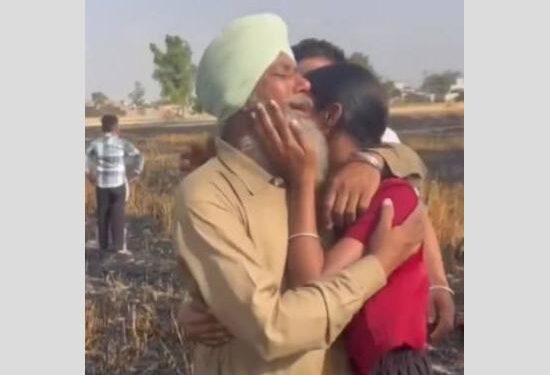 ਹਾਰ ਗਿਆ ‘ਮਾੜੀ ਮੁਸਤਫ਼ਾ ਦਾ ਰਾਜਾ’; ਚਿੱਟੇ ਦਿਨੇ ਕਣਕ ਦੀ ਫ਼ਸਲ ਸੜ੍ਹ ਕੇ ਸਵਾਹ, ਨਹੀਂ ਦੇਖਿਆ ਜਾ ਰਿਹਾ ਵਿਰਲਾਪ