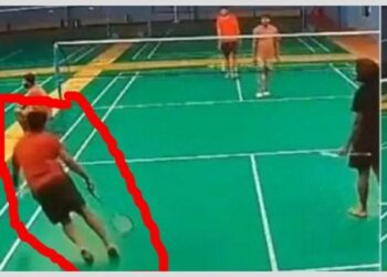 Live Death Video: ਸਟੇਡੀਅਮ ‘ਚ ਬੈਡਮਿੰਟਨ ਖਿਡਾਰੀ ਦੀ ਲਾਈਵ ਮੌਤ ਦੇਖ ਕੇ ਹਰ ਕੋਈ ਹੈਰਾਨ, ਡਾਕਟਰਾਂ ਨੇ ਦੱਸੀ ਵਜ੍ਹਾ!