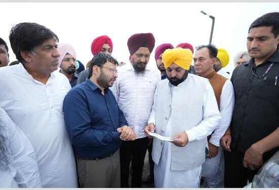 ਮੰਤਰੀ ਡਾ. ਰਵਜੋਤ ਨੇ ਹੜ੍ਹ ਪ੍ਰਭਾਵਿਤ ਲੋਕਾਂ ਦੀ ਮਦਦ ਲਈ ਆਪਣੀ ਇਕ ਸਾਲ ਦੀ ਤਨਖਾਹ ਕੀਤੀ ਦਾਨ