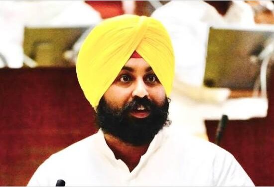 ਹਰਜੋਤ ਬੈਂਸ ਨੇ ਦਰਿਆ ਕੰਢੇ ਵਸੇ ਲੋਕਾਂ ਨੂੰ ਰਾਹਤ ਕੈਂਪ ਵਿਚ ਜਾਣ ਦੀ ਕੀਤੀ ਅਪੀਲ