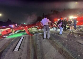 Helicopter ਹੋਇਆ ਕ੍ਰੈਸ਼! ਅਸਮਾਨ ਤੋਂ ‘ਅੱਗ ਦਾ ਗੋਲਾ’ ਬਣ ਕੇ ਹਾਈਵੇ ‘ਤੇ ਡਿੱਗਿਆ