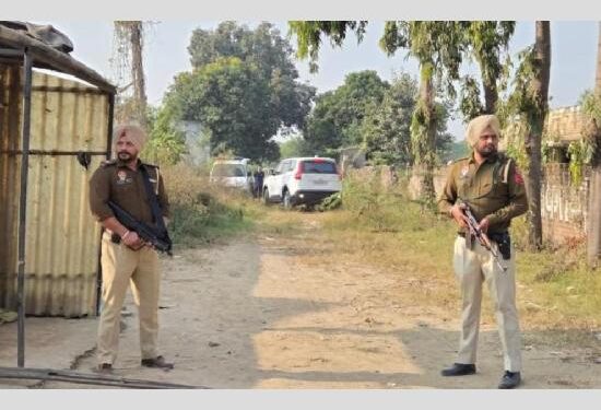 Dera Bassi ‘ਚ Police ਅਤੇ Gangsters ਵਿਚਾਲੇ ਮੁਕਾਬਲਾ! Lawrence Bishnoi ਗੈਂਗ ਦੇ 4 ਬਦਮਾਸ਼ ਗ੍ਰਿਫ਼ਤਾਰ