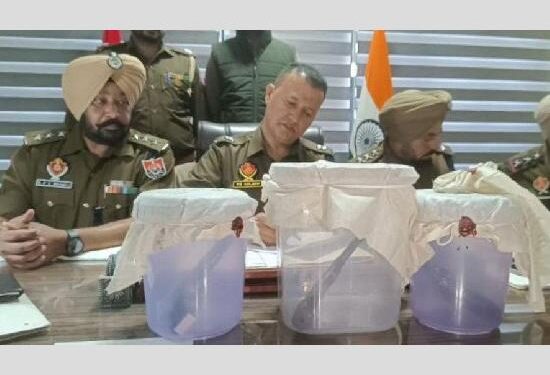 Mansa ‘ਚ ਪੁਲਿਸ ਦੇ ਹੱਥੇ ਚੜ੍ਹਿਆ ‘Bambiha Gang’ ਦਾ ਗੁਰਗਾ! 3 ਪਿਸਤੌਲ ਬਰਾਮਦ