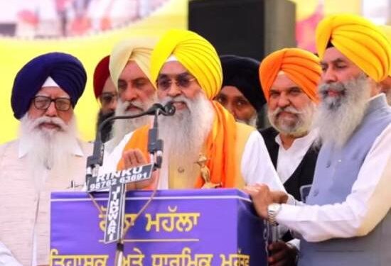 ਅਕਾਲੀ ਦਲ ਪੁਨਰ ਸੁਰਜੀਤ ਦੀ ਸਟੇਜ ‘ਤੇ ਗਰਜੇ ਗਿਆਨੀ ਰਘਬੀਰ ਸਿੰਘ; ਬਾਦਲ ਦਲ ‘ਤੇ ਸਾਧੇ ਤਿੱਖੇ ਨਿਸ਼ਾਨੇ