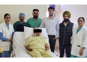 ਗੁਰੂ ਨਾਨਕ ਮਿਸ਼ਨ ਹਸਪਤਾਲ ਢਾਹਾਂ ਕਲੇਰਾਂ ਵੱਲੋਂ 93 ਸਾਲ ਦੀ ਮਾਤਾ ਜੀ ਦੇ ਟੁੱਟੇ ਚੂਲੇ ਦਾ ਸਫਲ ਅਪਰੇਸ਼ਨ