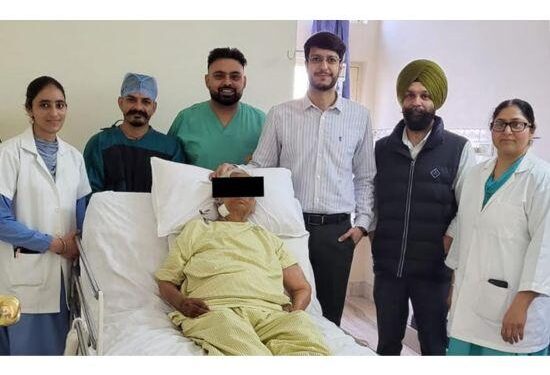 ਗੁਰੂ ਨਾਨਕ ਮਿਸ਼ਨ ਹਸਪਤਾਲ ਢਾਹਾਂ ਕਲੇਰਾਂ ਵੱਲੋਂ 93 ਸਾਲ ਦੀ ਮਾਤਾ ਜੀ ਦੇ ਟੁੱਟੇ ਚੂਲੇ ਦਾ ਸਫਲ ਅਪਰੇਸ਼ਨ