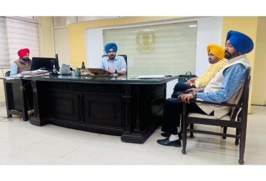 ADC ਵੱਲੋਂ ਤੀਜੇ ਲਿੰਗ ਦੀਆਂ ਨਵੀਆਂ ਵੋਟਾਂ ਬਣਾਉਣ ਸਬੰਧੀ ਮੀਟਿੰਗ